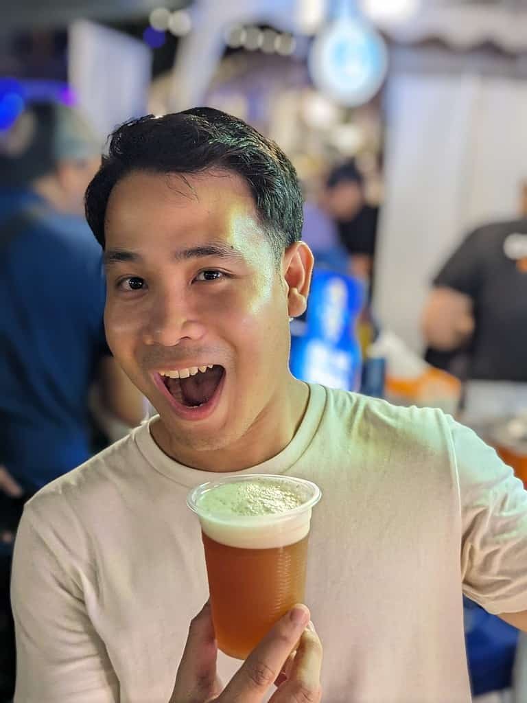 Chiang Mai Beer serving a beer at Beer Market 2 at Chang Chui Creative Park in Bangkok, Thailand.
Organized by ประชาชนเบียร์ (Beer People).