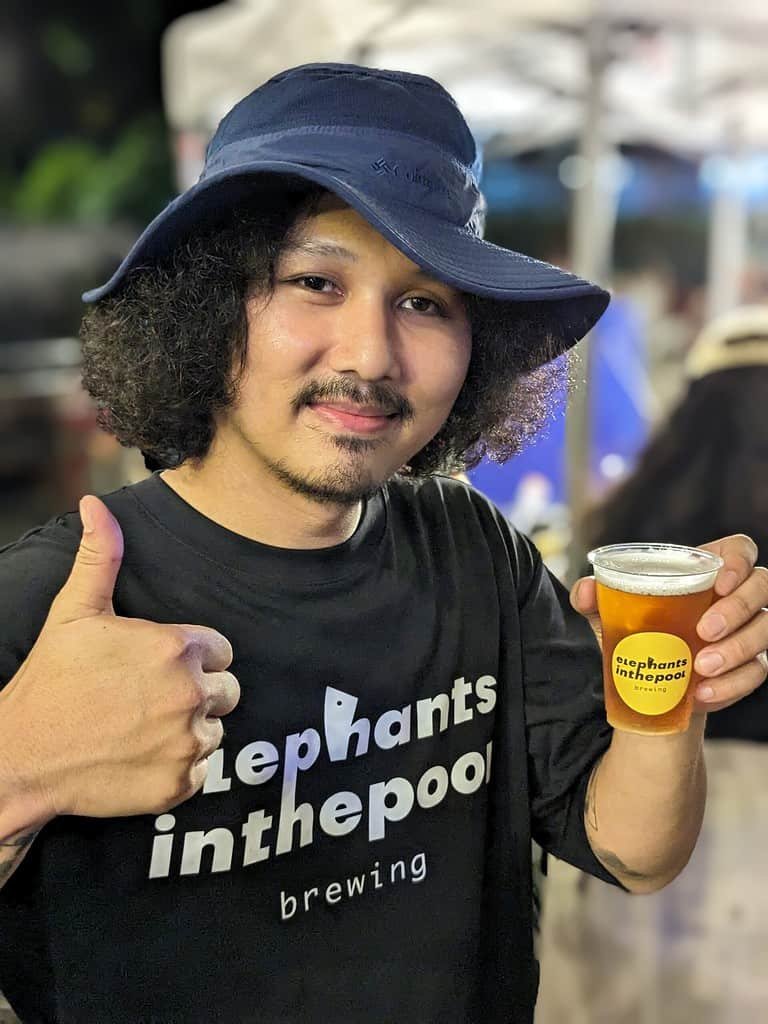 Elephants in the Pool Brewing's, Joe, serving a beer at Beer Market 2 at Chang Chui Creative Park in Bangkok, Thailand.
Organized by ประชาชนเบียร์ (Beer People).