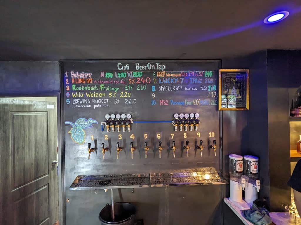 Yok-Ka-Dok craft beer bar in Bangkok Thailand. Offering a variety of local beers west of the Chao Phraya river.